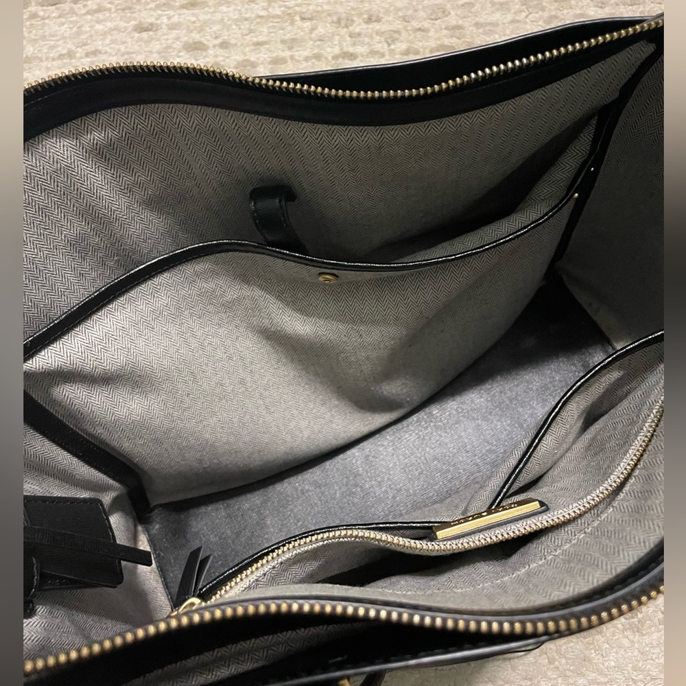 Tory Burch Robinson Leather Tote bag (black with gold hardware)